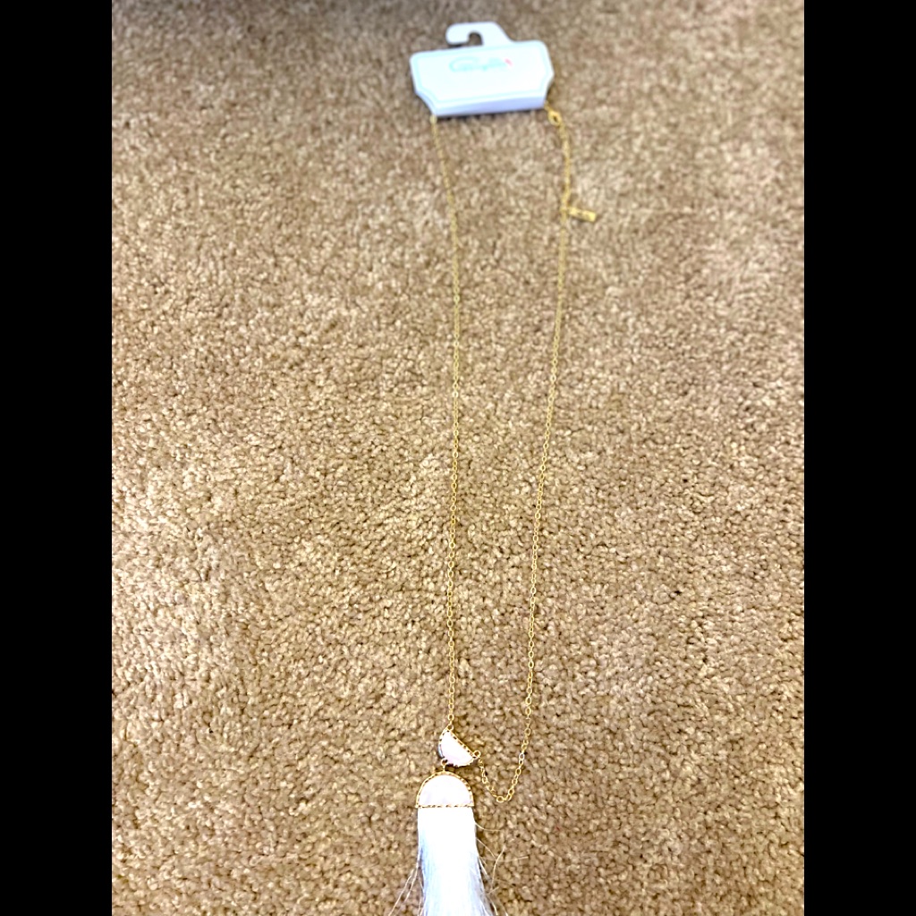Pappagallo White Plume Gold Quartz Necklace